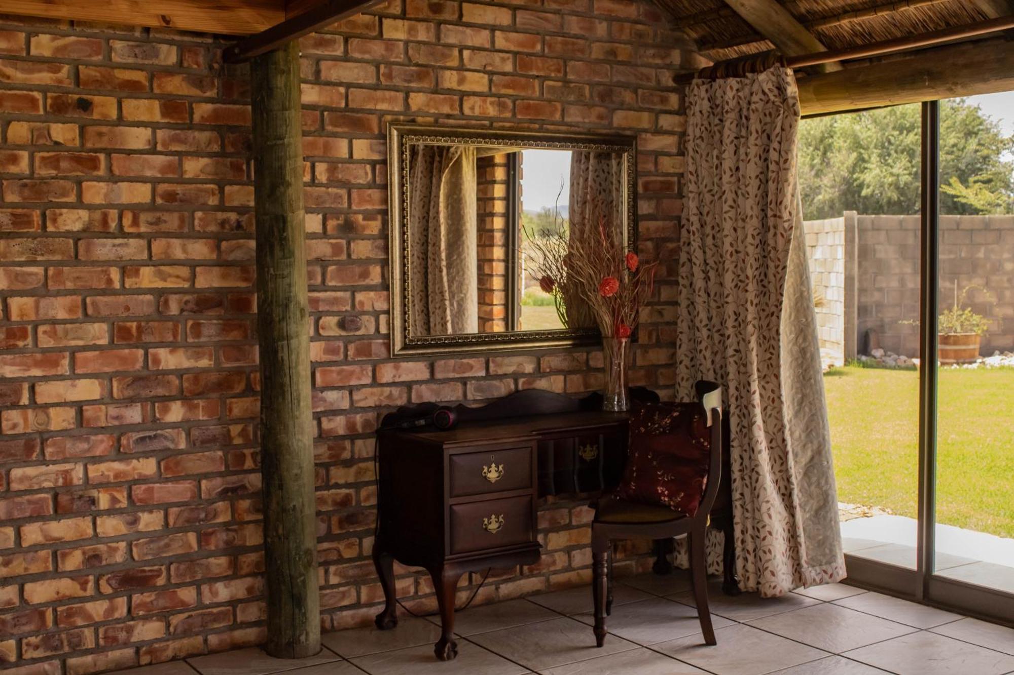 Tarantula Guest House Calvinia Екстер'єр фото