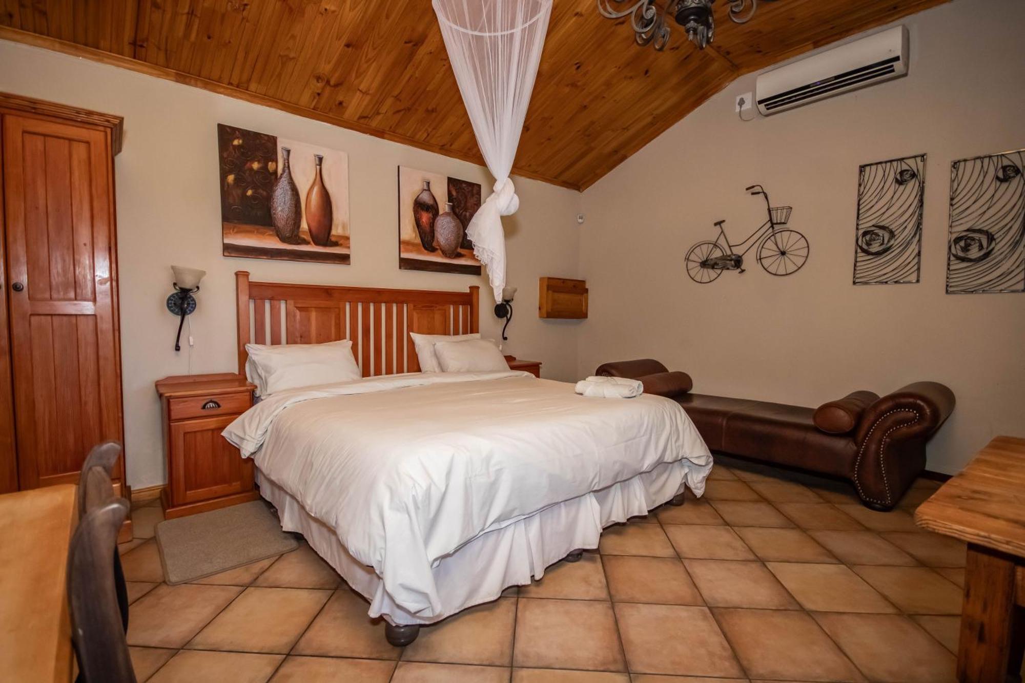 Tarantula Guest House Calvinia Екстер'єр фото