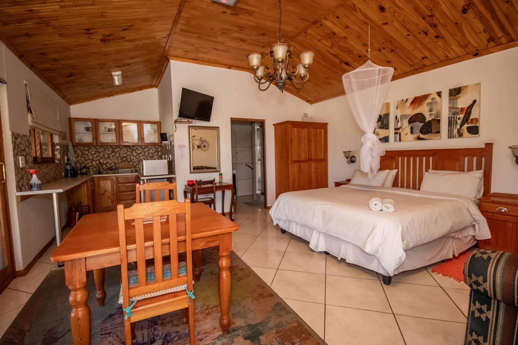 Tarantula Guest House Calvinia Екстер'єр фото