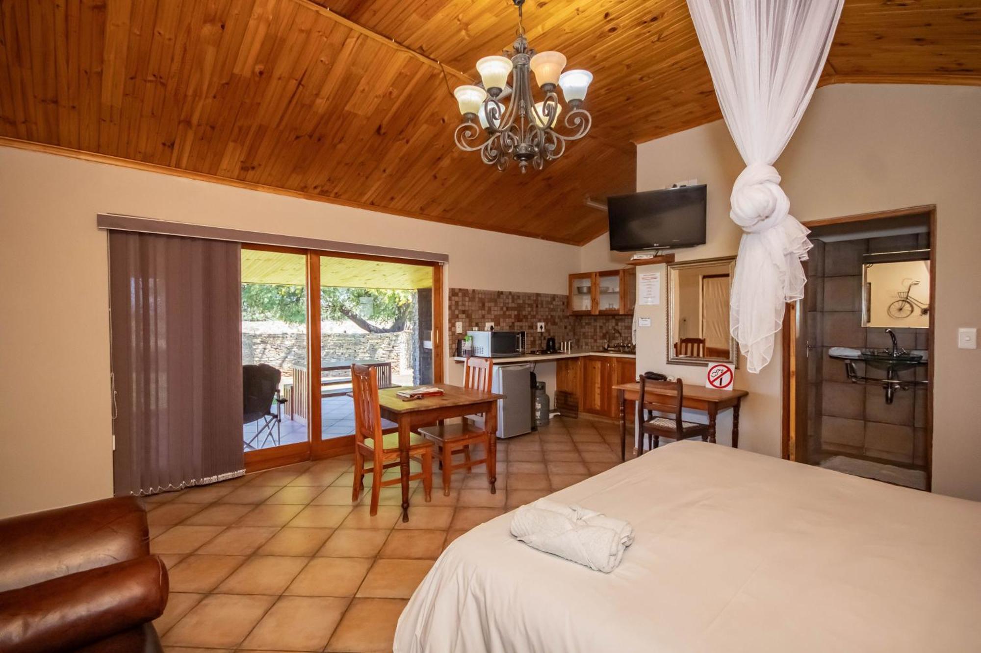 Tarantula Guest House Calvinia Екстер'єр фото